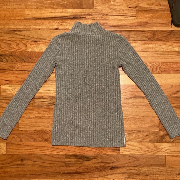 Wilfred aritzia gray sweater - Picture 3 of 3